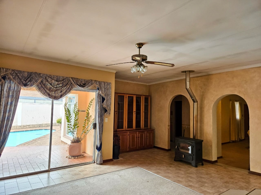 4 Bedroom Property for Sale in Van Der Hoff Park North West